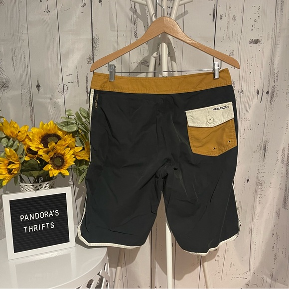 Volcom Men’s Swim Trunks Board Shorts Size 32 Preowned Preowned - Picture 2 of 5